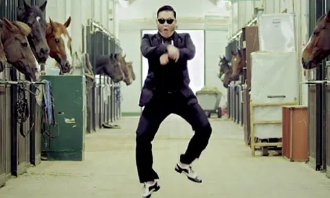 Psy mang điệu nhảy ngựa Gangnam Style đến Việt Nam