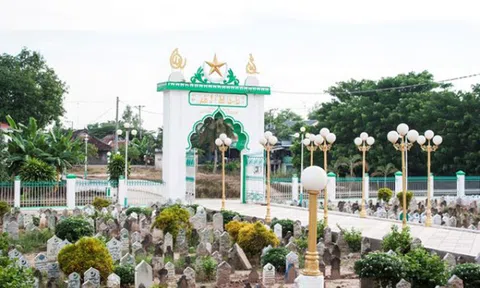 Những thánh đường trắng ở làng Chăm Châu Giang