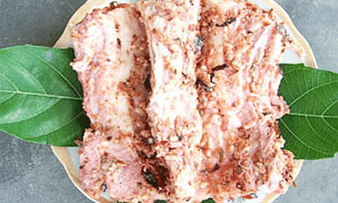 Hấp dẫn món thịt chua của người Dao Tiền, Tuyên Quang