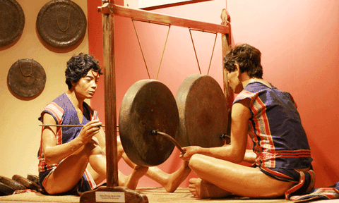 Mở lớp truyền dạy văn hóa truyền thống phi vật thể cho dân tộc Ơ Đu, B’râu và Rơ Măm