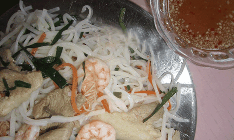 Quên sao vị hương hủ tiếu xào Nam bộ