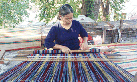 Nghệ thuật dệt thổ cẩm truyền thống của dân tộc Ba Na