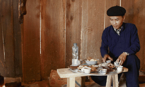 Đồng bào Mông ăn mừng cơm mới
