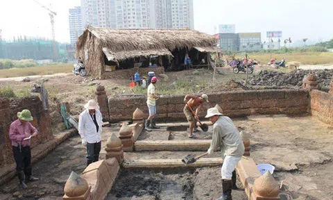 Hoang tàn mộ cổ Sài Gòn