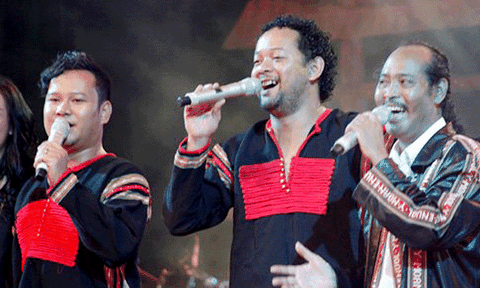 Con trai Y Moan nghẹn ngào kể về những “bí mật” của cha