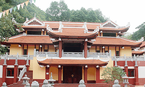 Công trình không phép tại chùa Hương: Phớt lờ Luật Di sản văn hóa  