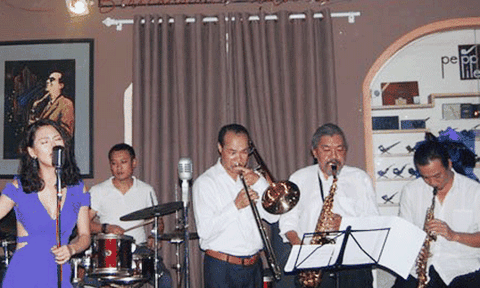 Nghệ sĩ nhạc jazz Quyền Văn Minh và sự kết hợp lạ với ca sĩ 8x
