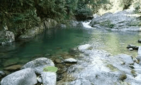 Hấp dẫn suối Ba Li 