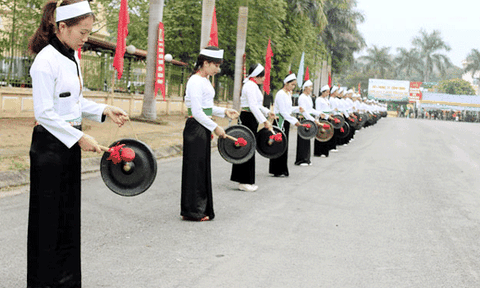 Lễ hội cam Cao Phong ấm áp giữa mùa đông