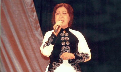 Nghệ sĩ cải lương nổi tiếng bị bệnh vẫn đi hát kiếm tiền chợ