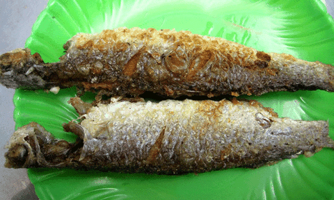Giòn khướu món cá đối chiên ở miền Tây