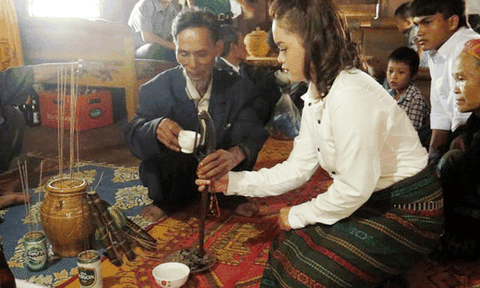 Phong cách mới trong đám cưới của người Vân Kiều