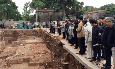 Dấu tích kiến trúc thời Trần ở chính điện Kính Thiên