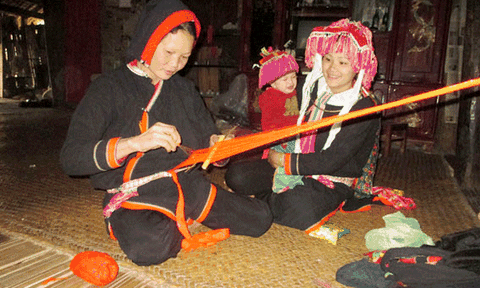 Nét đẹp trang phục truyền thống phụ nữ Sán Chay, Cao Bằng