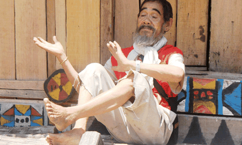 Già làng Ba Na ăn ngủ với âm nhạc truyền thống