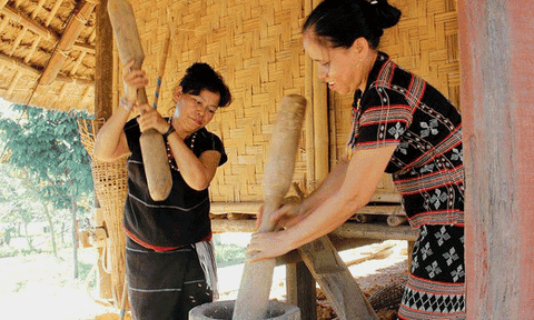 Người Tà Ôi vào mùa lễ ăn cơm mới