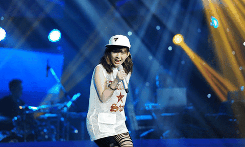 Hotgirl đội Tuấn Hưng ra mắt MV đầu tay