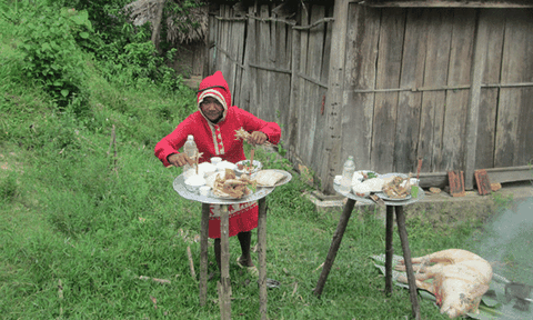 Bà con người Chứt vui tết Chăm Cha Bới