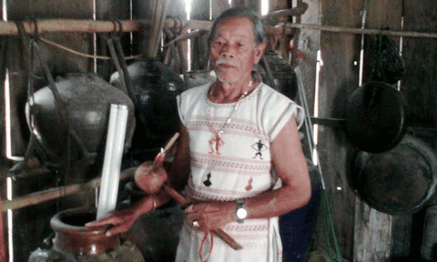 Già làng K’Ho gìn giữ báu vật trăm tuổi