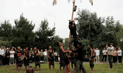 Người M’nông cúng mưa đầu mùa