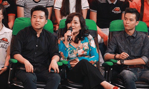 Hồ Quang Hiếu lần đầu khoe mẹ trên sóng truyền hình