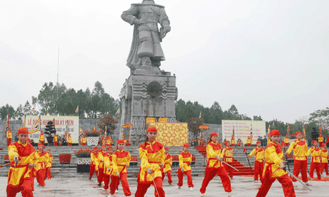 Huế: Tái hiện nghi lễ Nguyễn Huệ lên ngôi Hoàng đế tại núi Bân 