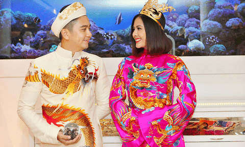 Cận cảnh trang phục cưới kỳ công của vợ chồng Vân Trang