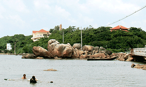 Hòn Đá Bạc: Điểm đến thú vị ở Cà Mau