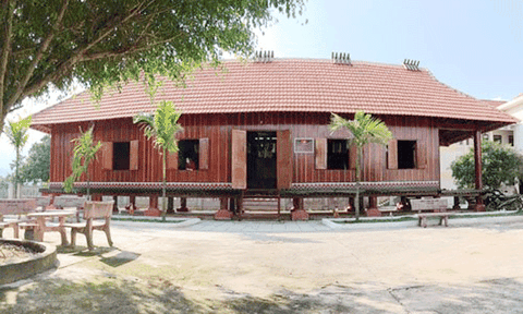 Nhà sàn tiền tỷ ở huyện lưu giữ văn hóa dân tộc ít người