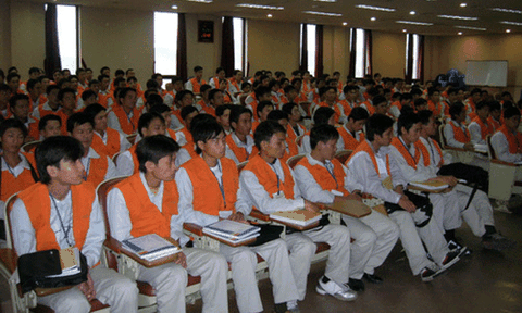 Nỗi lo của người đi xuất khẩu lao động: Tăng cường giám sát, xử phạt (Bài 2)