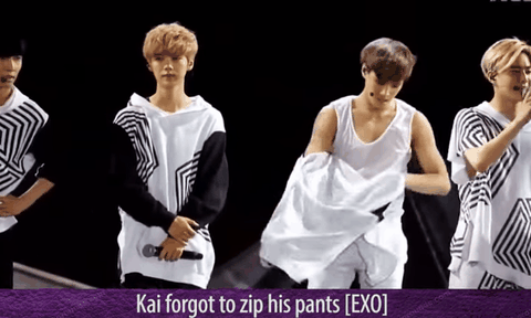 Những sự cố trang phục trên sân khấu khiến sao Hàn chỉ muốn... độn thổ