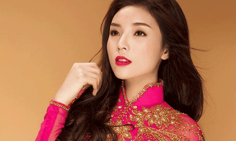 Hoa hậu Kỳ Duyên dịu dàng, e ấp với áo dài
