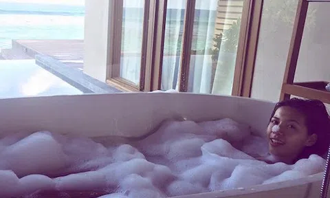 Chùm ảnh táo bạo "hâm nóng" ngày đông của mỹ nhân Việt