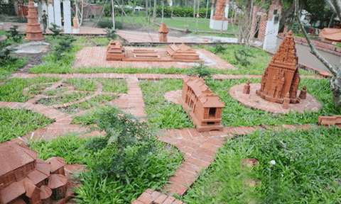  Công viên đất nung độc đáo kề bên phố cổ 