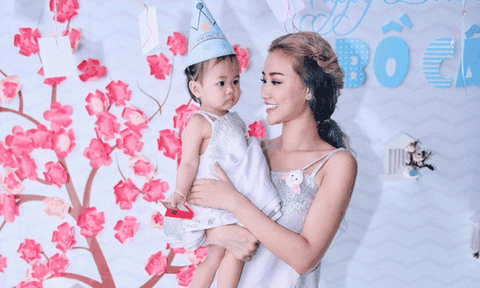  Bà mẹ đơn thân Maya khoe con 