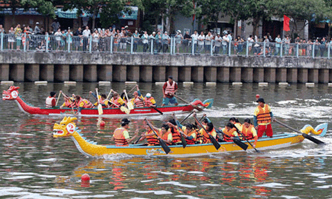 Đua thuyền truyền thống TPHCM: Quận Bình Thạnh đoạt giải nhất toàn đoàn 