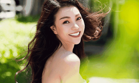 Trà Ngọc Hằng đẹp gợi cảm mà tinh khôi với sắc trắng