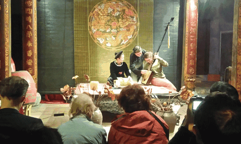 Ca trù “đặc sản” du lịch phố cổ