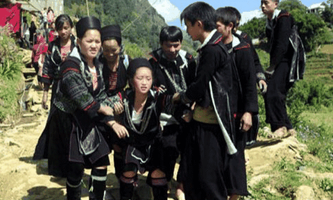 Lạ lùng tục ‘kéo vợ’ về nhà của người Mông