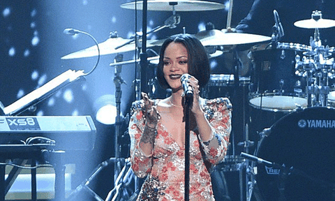 Rihanna có nguy cơ mất giọng hát vĩnh viễn
