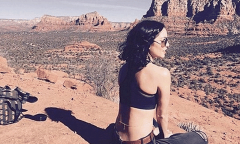  Vẽ trái tim lên vách đá, Vanessa Hudgens bị điều tra 