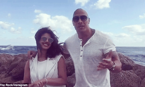  “The Rock” báo tin vui với cựu Hoa hậu thế giới 