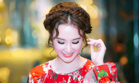  Angela Phương Trinh duyên dáng đầm hoa giới thiệu phim 