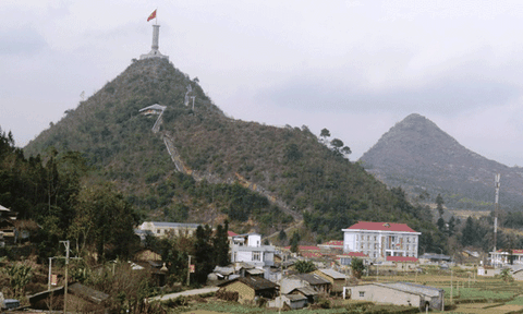 Lãng du đầu xuân lên địa đầu cực bắc Tổ quốc: Linh Thiêng cột cờ Lũng Cú (Bài 1)