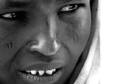 'Rùng rợn' tục lệ 'cà răng - căng tai' của người Cơ Tu