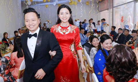 Đi siêu xe chục tỷ ở đám hỏi, chồng Á hậu Ngô Trà My giàu cỡ nào?