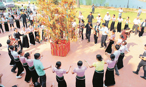 Những điệu xòe "bất tận" của người Thái vùng Tây Bắc