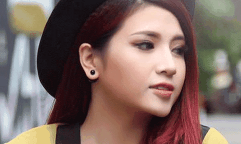  Ca sĩ Tố Ny bị cướp giật túi xách, kéo lê trên đường phố 