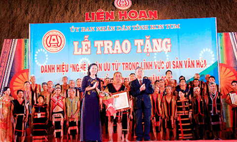 Vinh danh nghệ nhân ưu tú và tôn vinh nghệ thuật dân gian Tây Nguyên