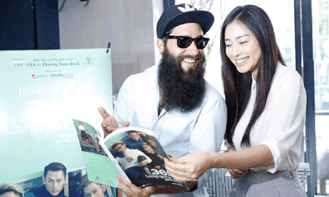 Đạo diễn “Kong: Skull Island” thân thiết bên Ngô Thanh Vân